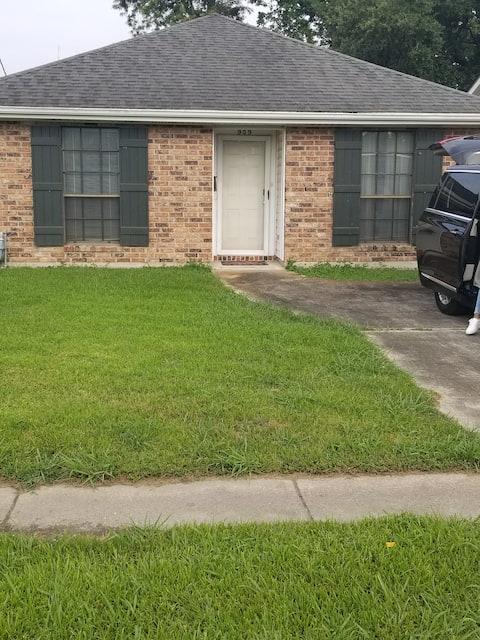 Louisiana Retreat offers a whole home -2bed, 2ba