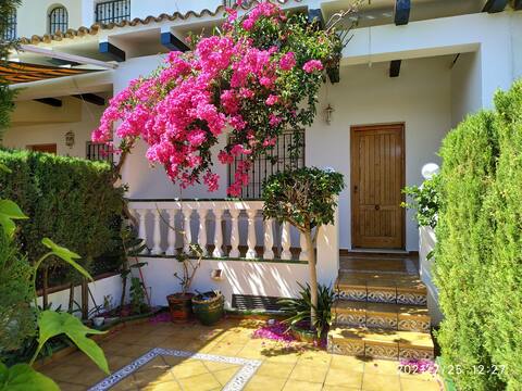 Spacious townhouse with pool and good location