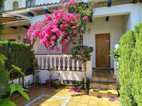 Spacious townhouse with pool and good location