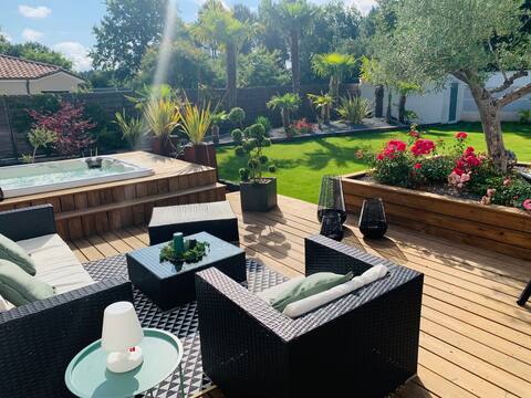 Warm Villa with Jacuzzi & Heated Pool