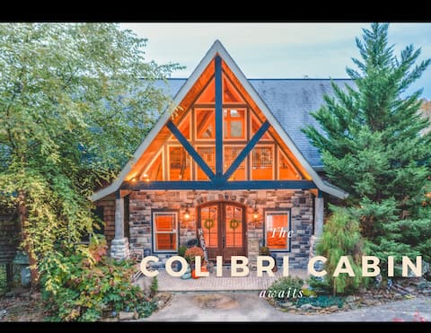 Colibri Cabin on a peaceful lake with Hot Tub!