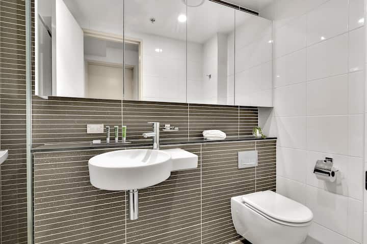 North Sydney Large Two Bedroom MIL2252402