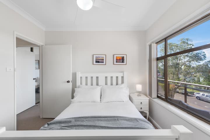 Capturing sunrise views across the ocean, the fourth bedroom has a comfortable double bed topped with crisp white linens.
