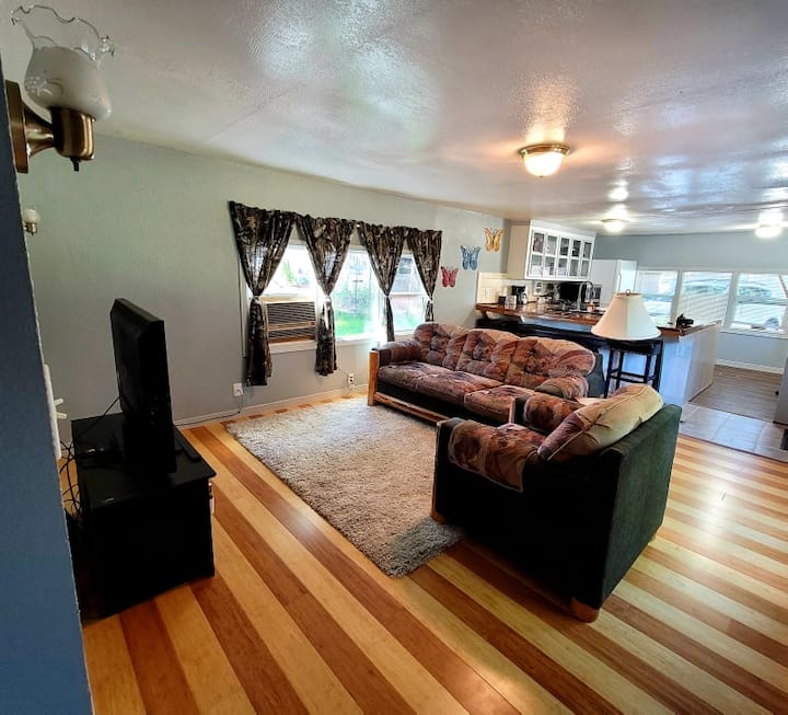 Quiet Home & Neighborhood, With Off Street Parking - Nampa, ID