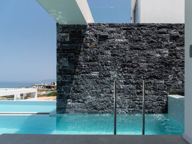 Zen Moon Luxury Villa, an Iconic Escape gallery image 2