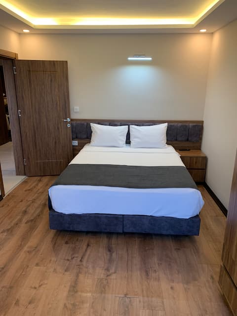 Royal Residence 1 bedroom+1 Living with Balcony