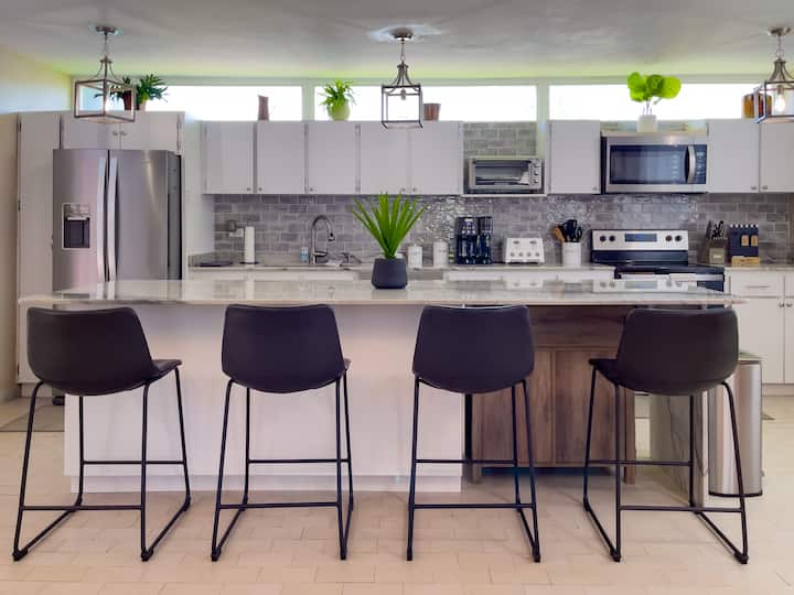 4BR Beach House+ golf cart+ Patio Bar+ Plunge Pool