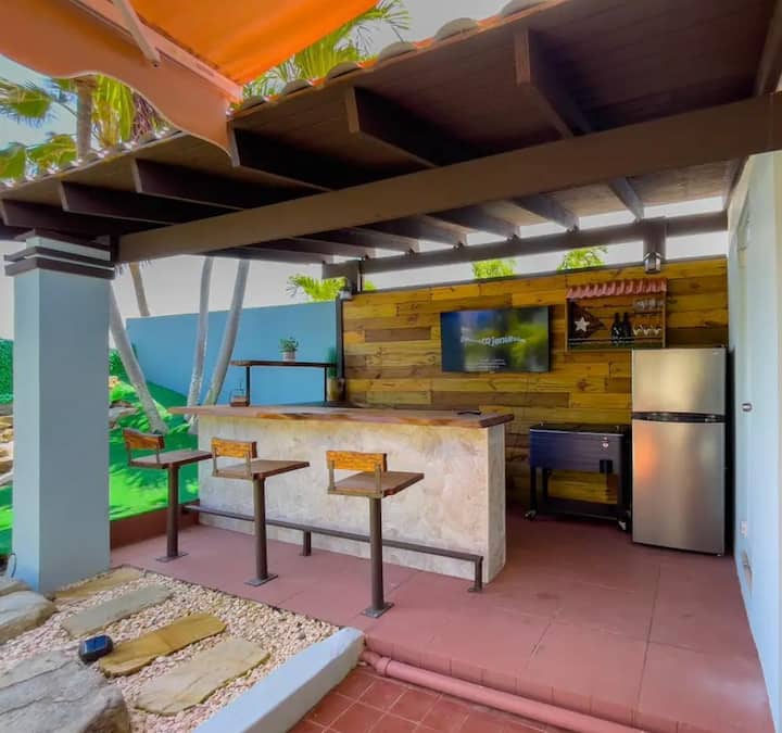 4BR Beach House+ golf cart+ Patio Bar+ Plunge Pool