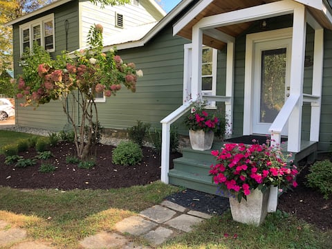 Top performing Airbnb: Oak Cottage in Bolton Landing