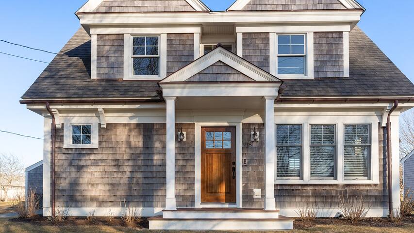 ☼☺Newly remodeled home w/easy access to Newport ☼ gallery image 2