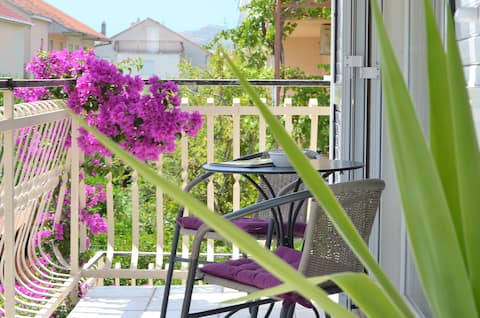 Popular Airbnb listing: Sunshine House near the Sea 2 in Kaštel Novi