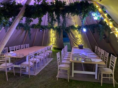 Exclusive tipi and bell tent Cotswold glamp site