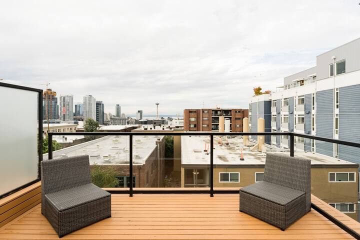 Spacious 3BR Capitol Hill Loft | Walk to Downtown gallery image 5
