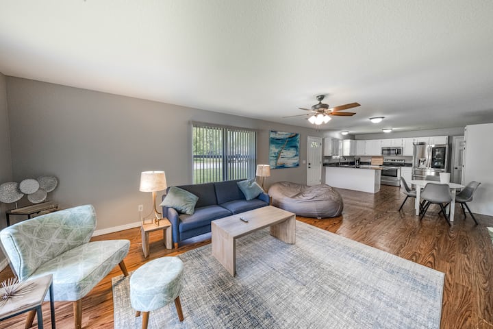 Beautiful Modern Home - Springdale, AR