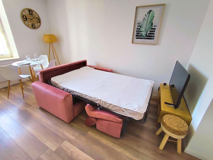 غرفة معيشة بسرير أريكة مع مرتبة 120 × 190 سم