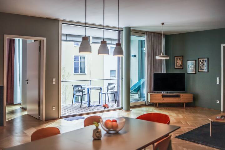 134m² Three-Bedroom Apartment w/ Balcony in Mitte,