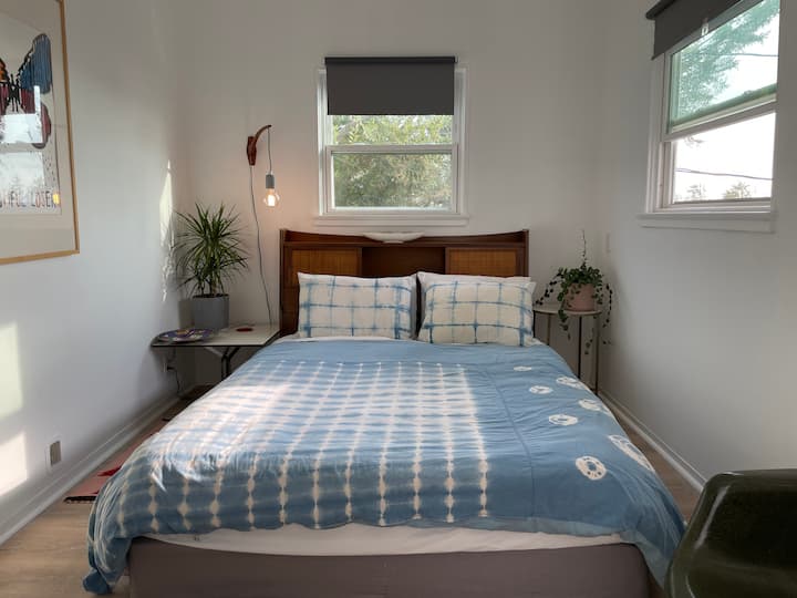 بياضات شيبوري.
تجهيزات الإضاءة الدنماركية الكلاسيكية