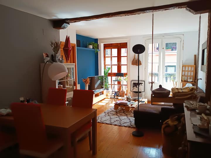 Habitación Con Balcón En Casco Viejo (L-bi-47) - Bilbao