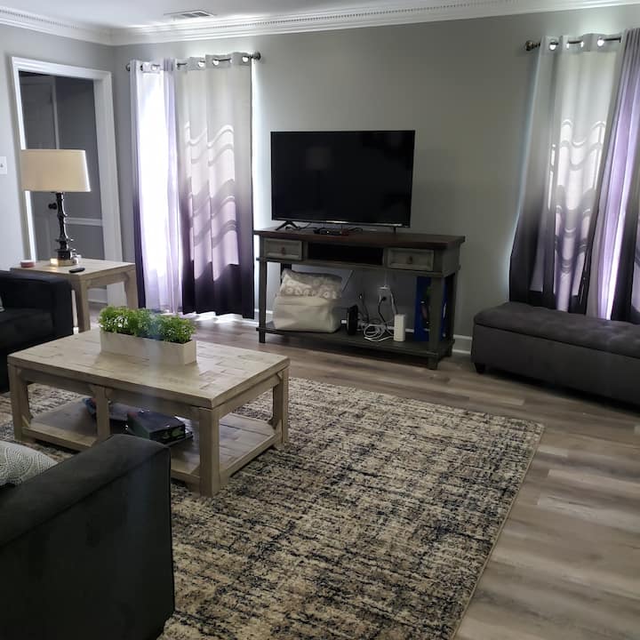 Entire Home Camdyn's Place. King Bed. Sleeps 12 - Albany, GA
