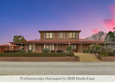 Snowline - Ultimate Getaway, Pool, Sleeps 16