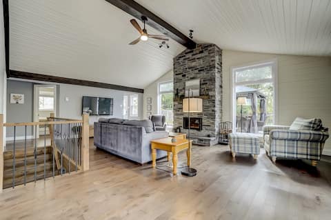 Le Pacifique Cottage, Gagnon Lake, Duhamel, Quebec, Canada
