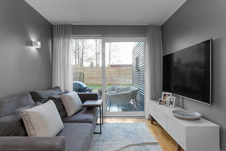 Home In Reykjavík City Area. Hot Tub, Ocean View - Reykjavík