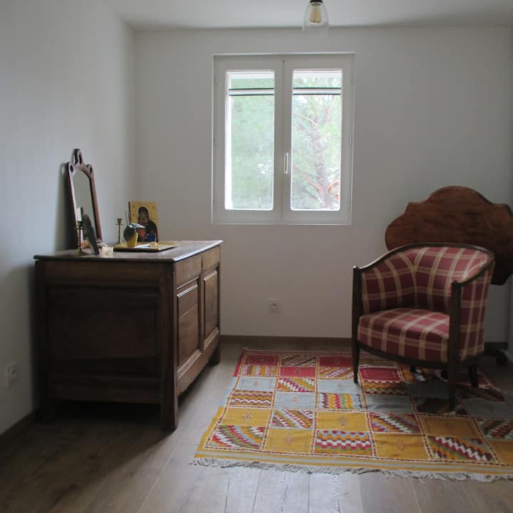 Agréable Chambre D'hôte Avec Le Petit Déjeuner - L'Isle-sur-la-Sorgue