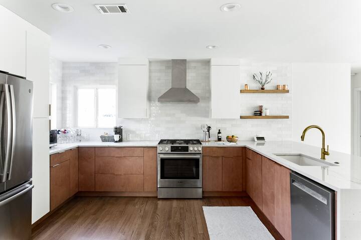 UpscaleArea-GreatYard-BrandNew-MidwayHollowStunner gallery image 3