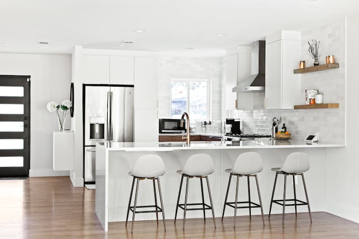 UpscaleArea-GreatYard-BrandNew-MidwayHollowStunner