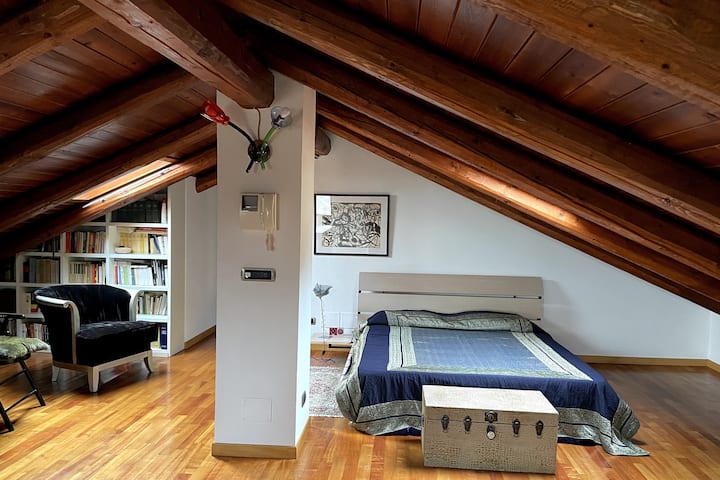 La mansarda / The attic