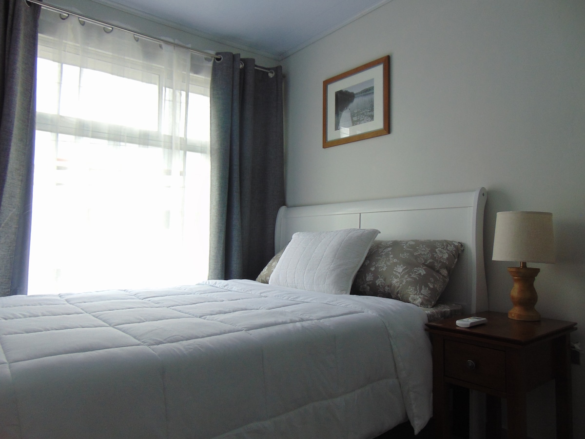 2 - ра стая, двойно легло, климатик и дрешник