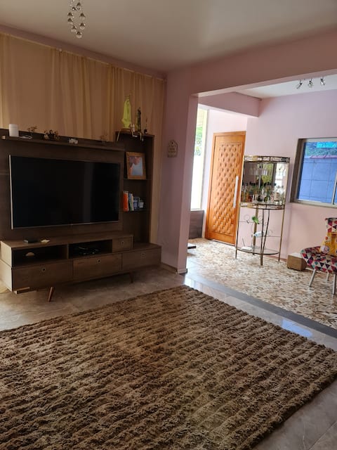 Beautiful House with swimming pool, Gourmet Area, Garage!