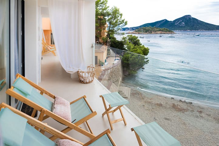 1 Floor A. Sea view & direct access to the beach