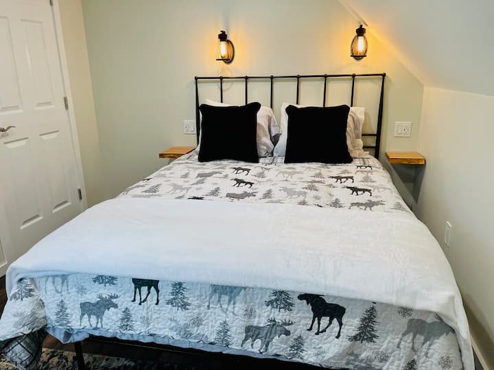 Надворешна спална соба со брачен кревет (широк 150-179 см)