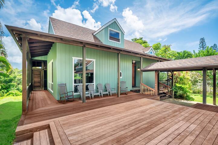 Stunning Tri-level Villa gallery image 5