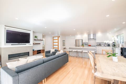 Modern Marin home walking distance to town