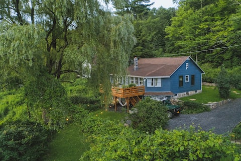 Hot Tub & Chic Catskills Woodstock Design Retreat