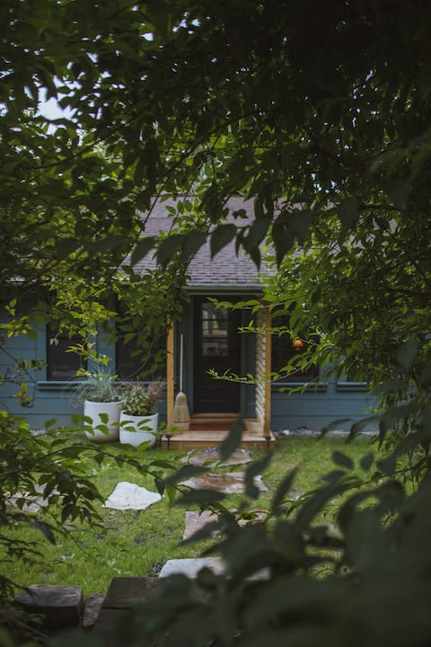 Hot Tub & Chic Catskills Woodstock Design Retreat