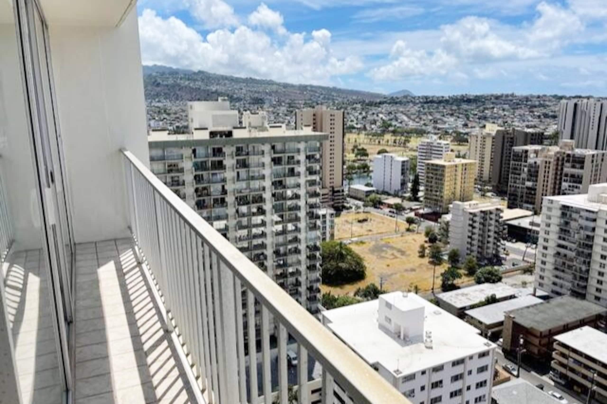 Condo in Honolulu · ★4.93 · 1 bedroom · 1 bed · 1 bath - Image 10