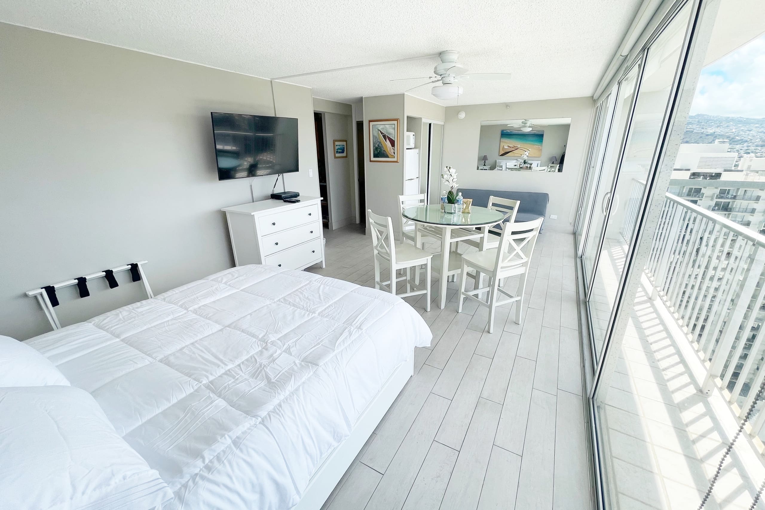 Condo in Honolulu · ★4.93 · 1 bedroom · 1 bed · 1 bath - Image 5