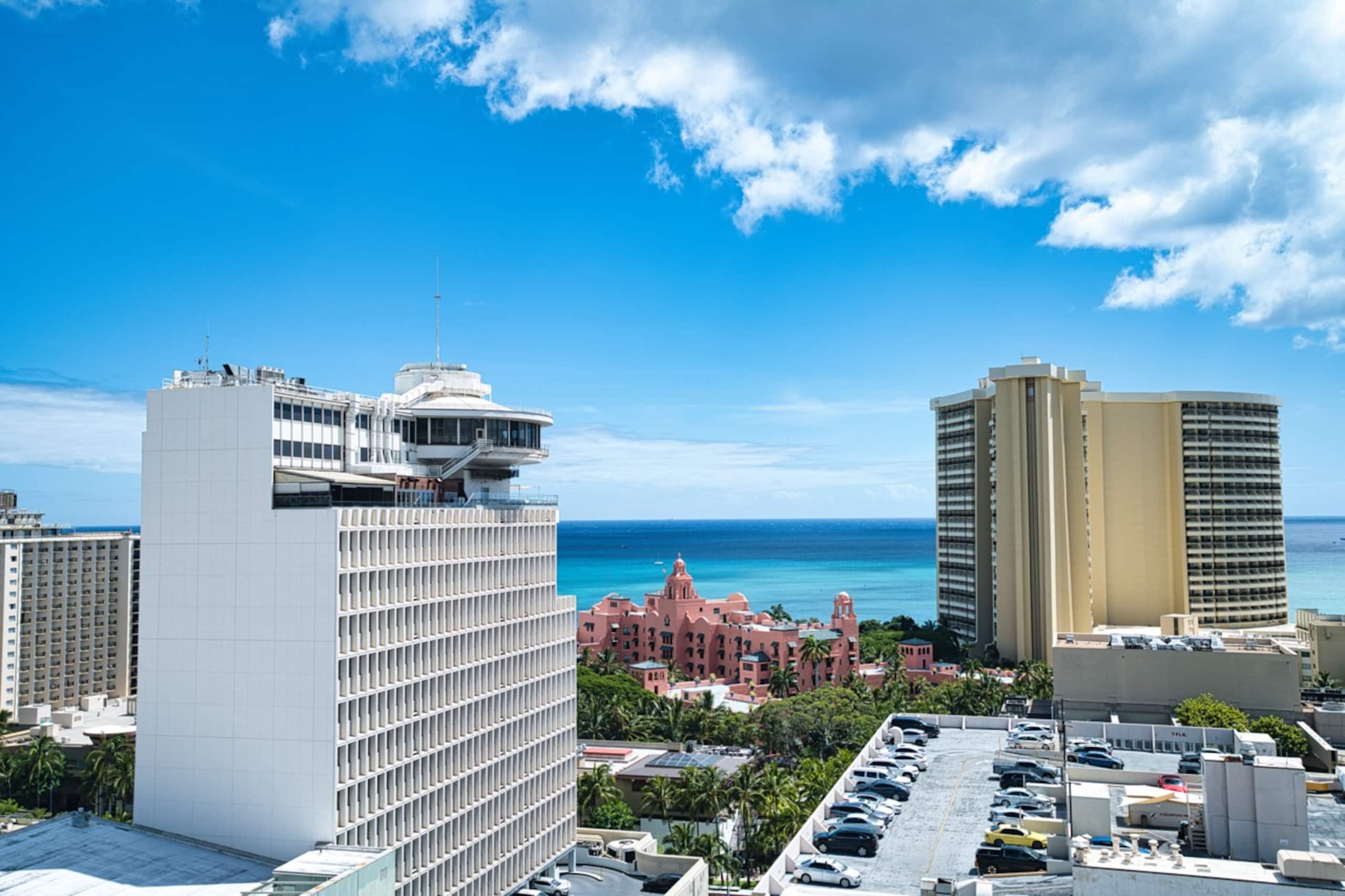 Comfy Studio in Heart of Waikiki with parking - Image 34