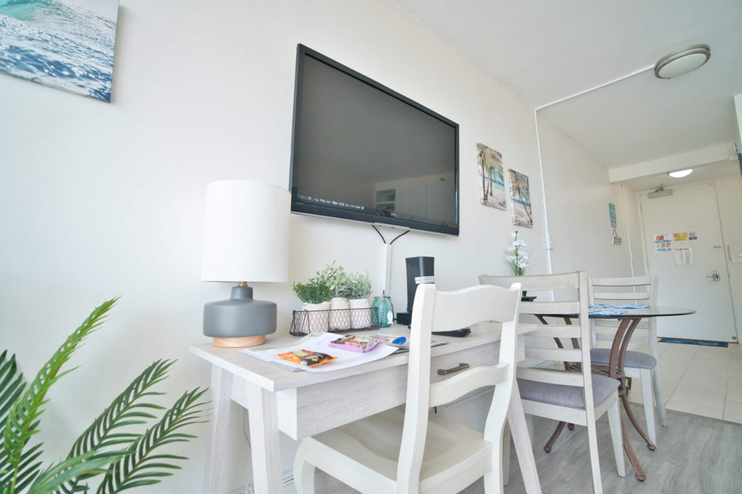 Comfy Studio in Heart of Waikiki with parking - Image 9