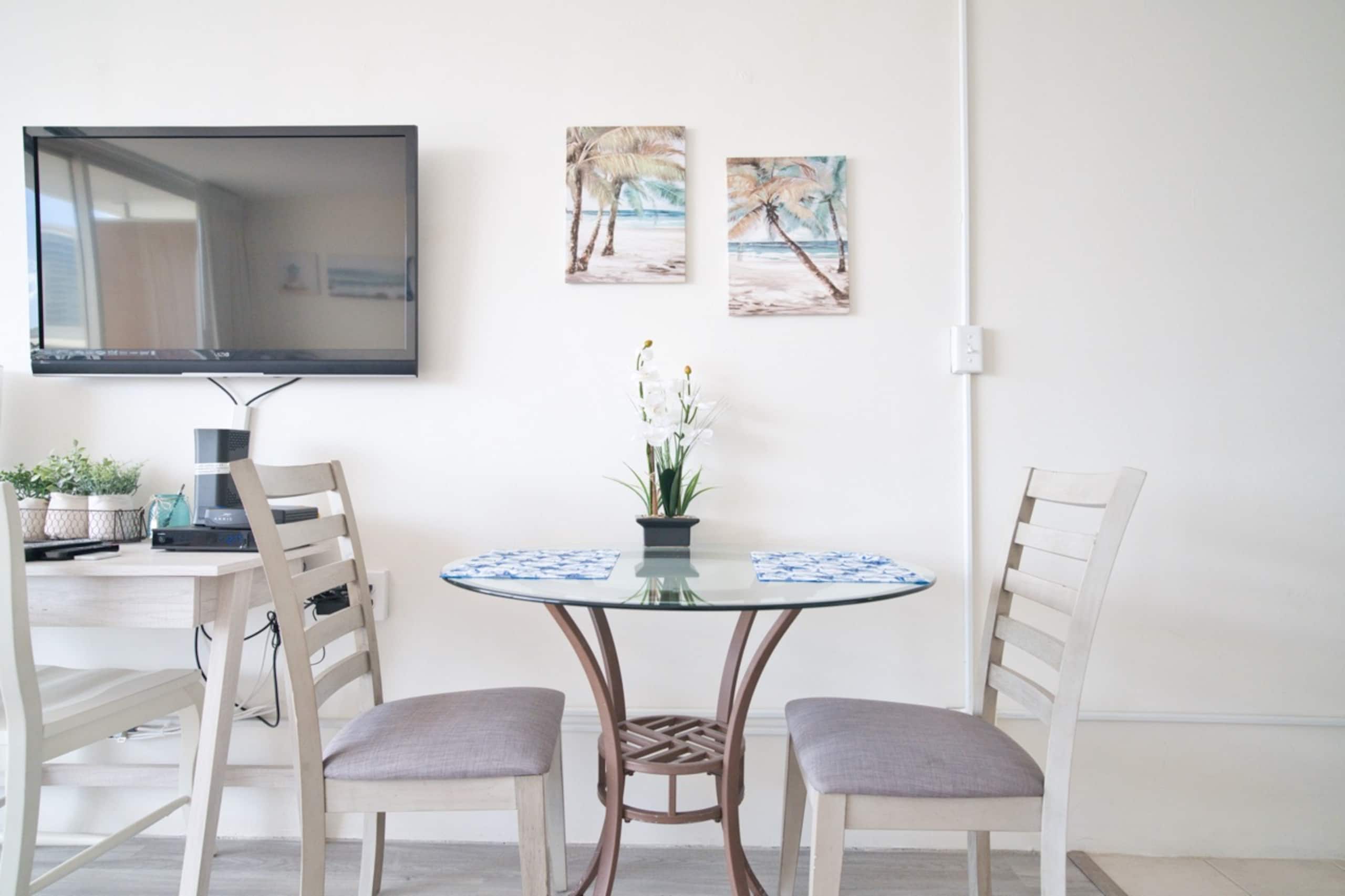 Comfy Studio in Heart of Waikiki with parking - Image 8