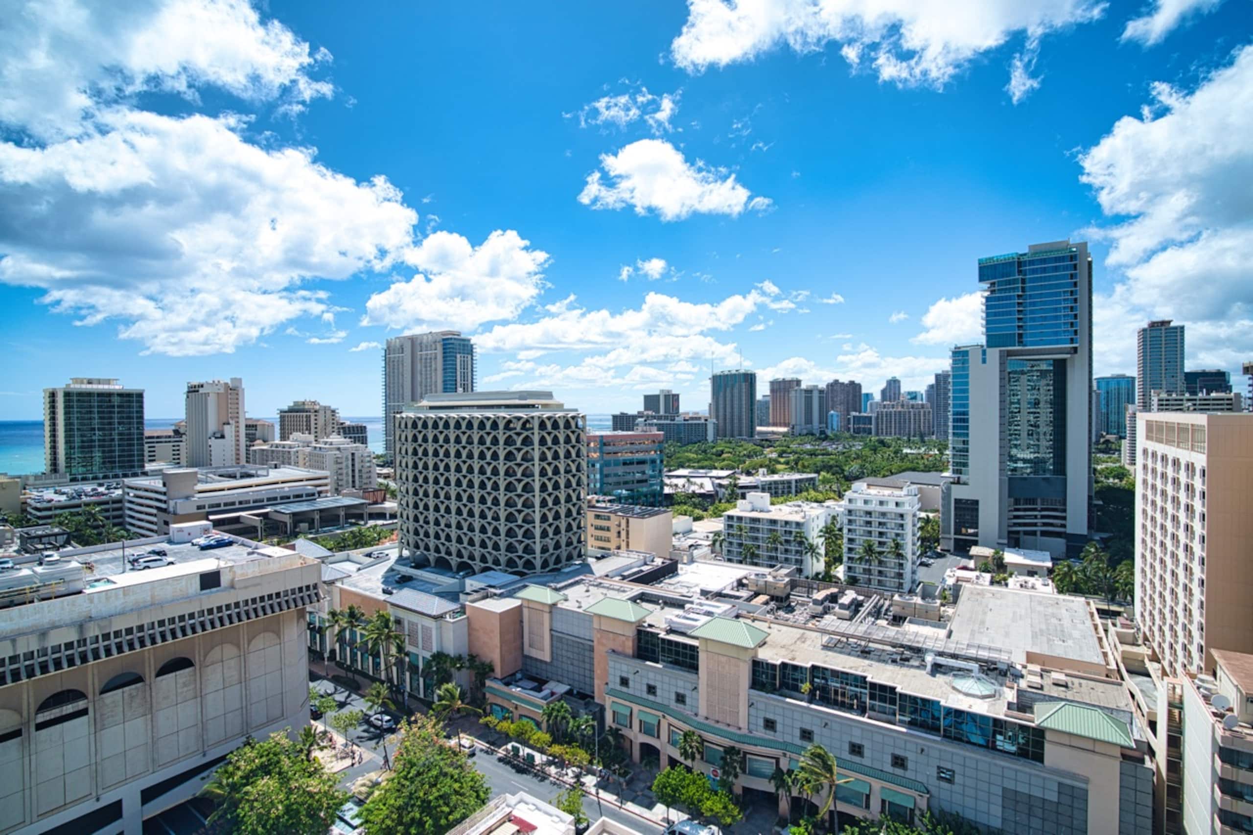 Comfy Studio in Heart of Waikiki with parking - Image 5