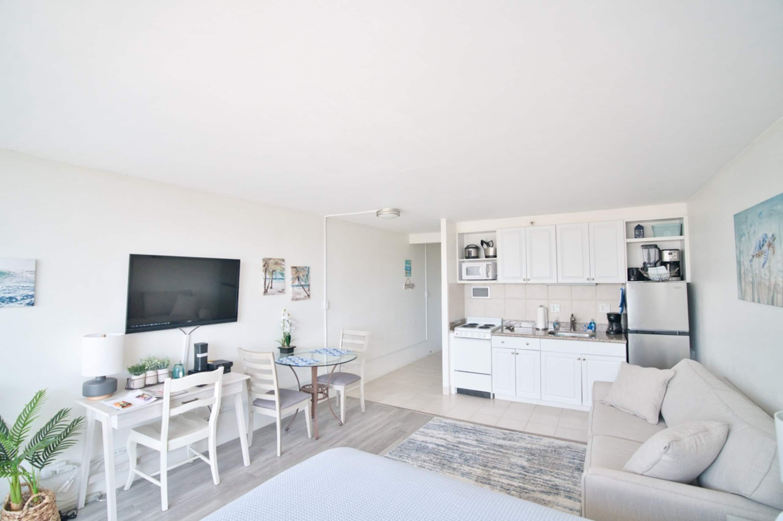 Comfy Studio in Heart of Waikiki with parking - Image 7