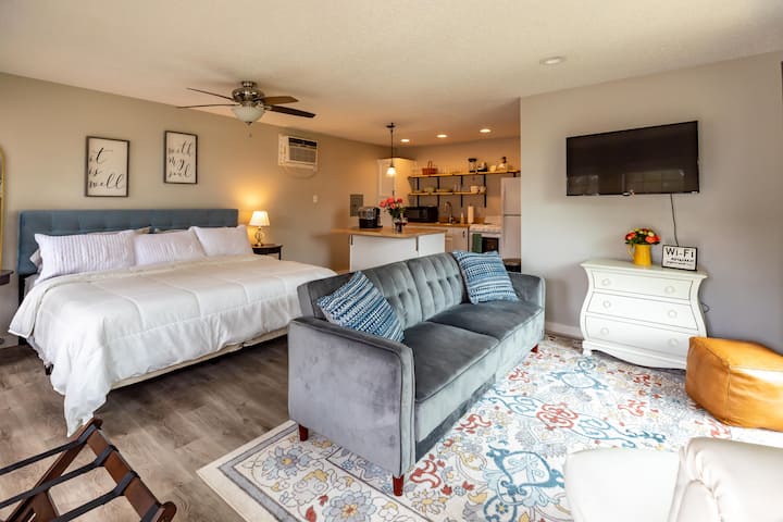 ❤Charming Guesthouse Downtown W/yard & Firepit - Kerrville, TX