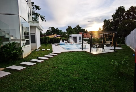Successful Airbnb property: Luxury House: Bar, Pool, Jacuzzi and more in Carmen De Apicala