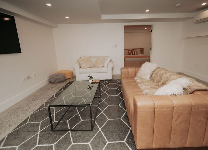 Spacious New Brooklyn Duplex 30 Min To Manhattan! - Brooklyn, NY