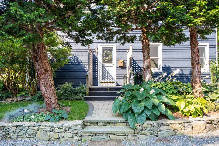 Coastal Hideaway- hot tub close to Newport+beaches gallery image 2