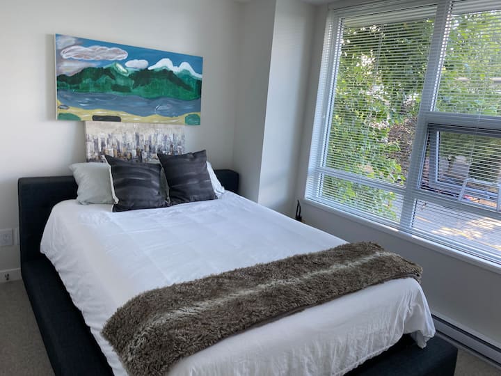 Shared 1 bedroom and separate private bathroom. Serviced apartments